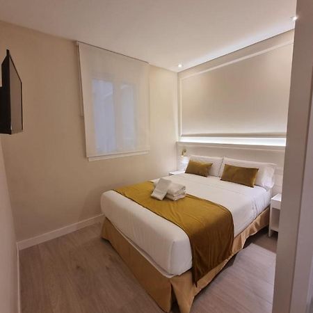 Ch Velarde Hotel Madrid Exterior photo